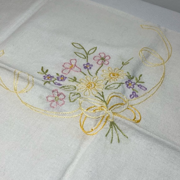 Embroidered Floral Tablecloth. Square. Handmade. New. Vintage. - Picture 3 of 8